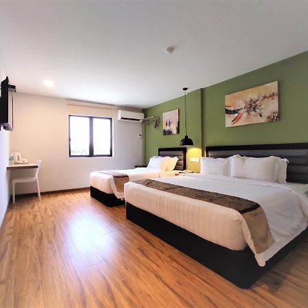 Apple Suites Hotel Sitiawan Bagian luar foto