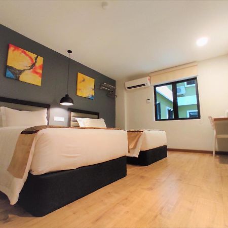Apple Suites Hotel Sitiawan Bagian luar foto