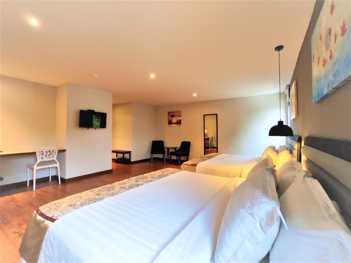 Apple Suites Hotel Sitiawan Bagian luar foto