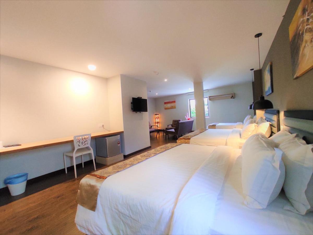 Apple Suites Hotel Sitiawan Bagian luar foto