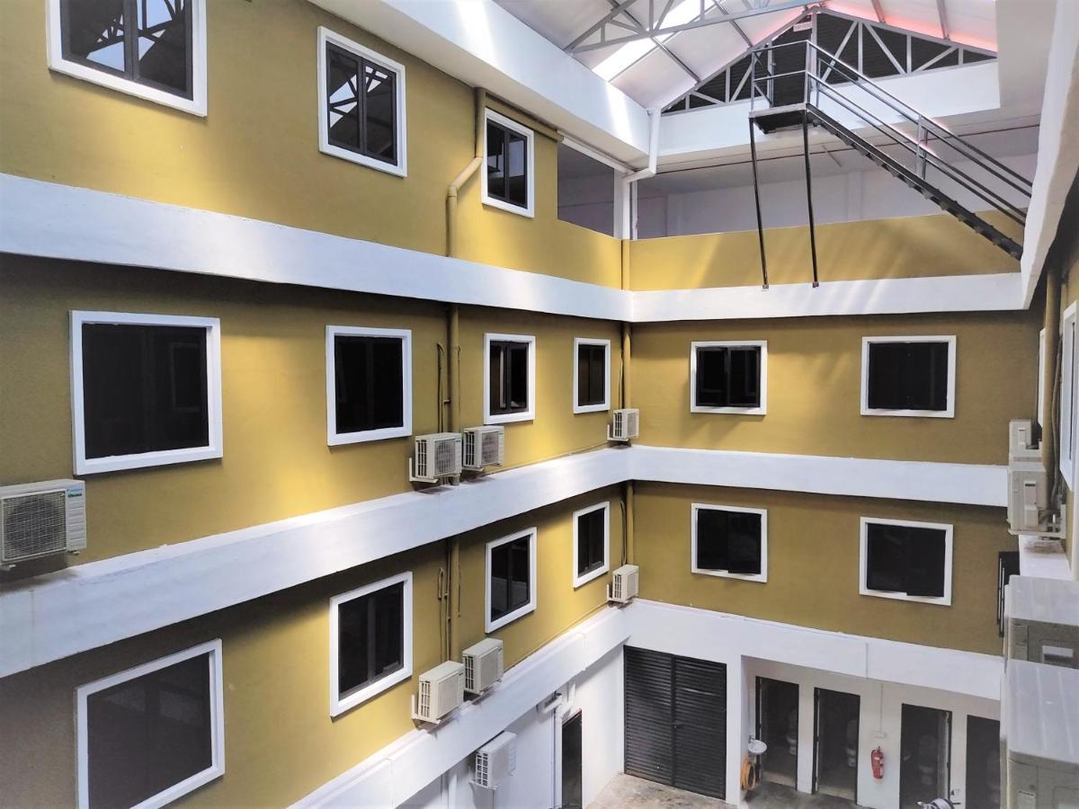Apple Suites Hotel Sitiawan Bagian luar foto