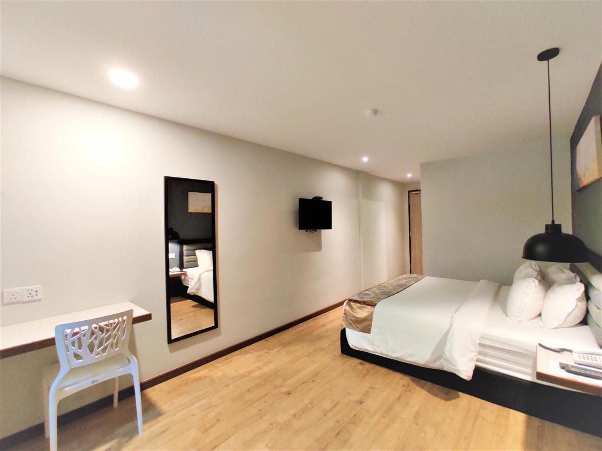 Apple Suites Hotel Sitiawan Bagian luar foto