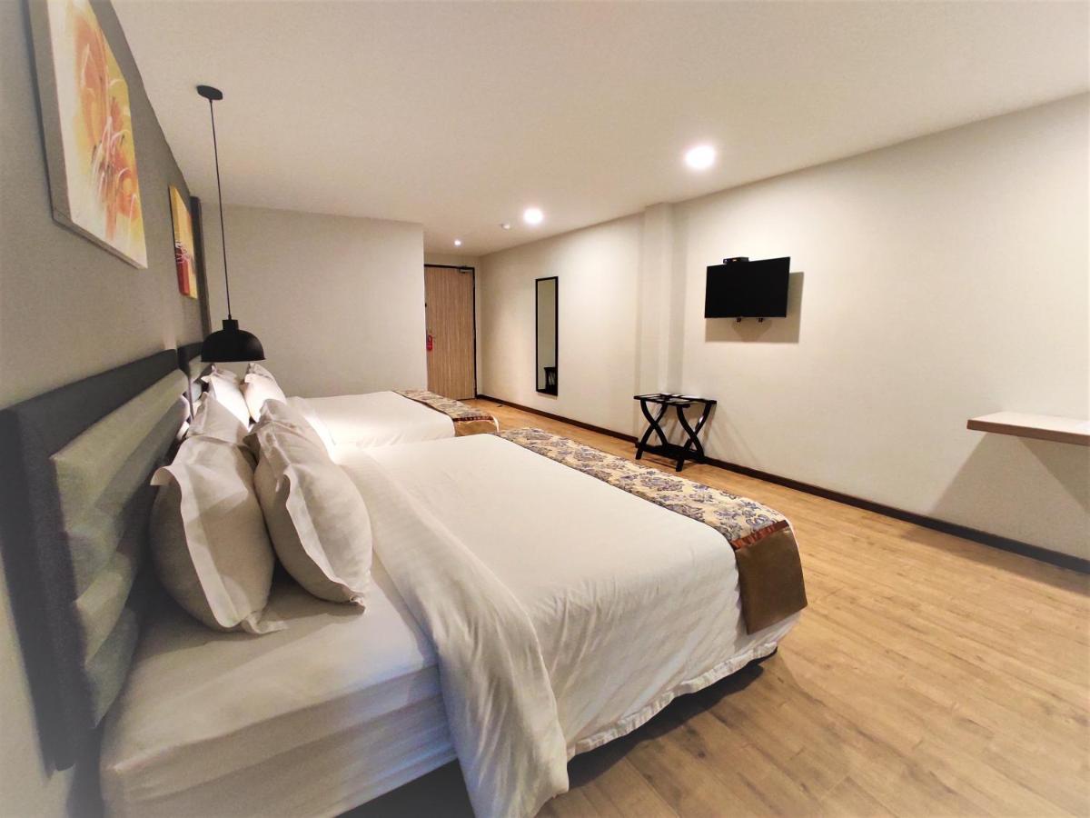 Apple Suites Hotel Sitiawan Bagian luar foto