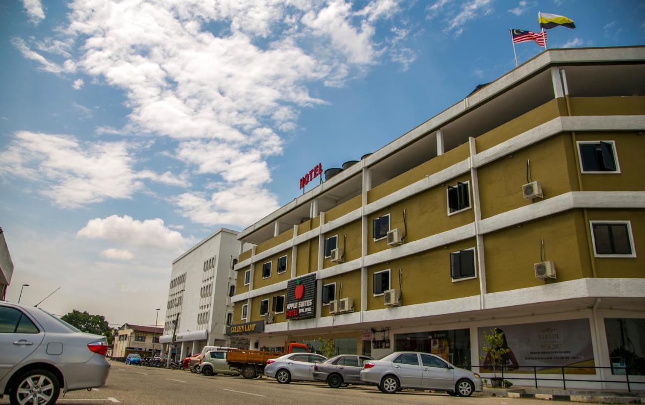 Apple Suites Hotel Sitiawan Bagian luar foto